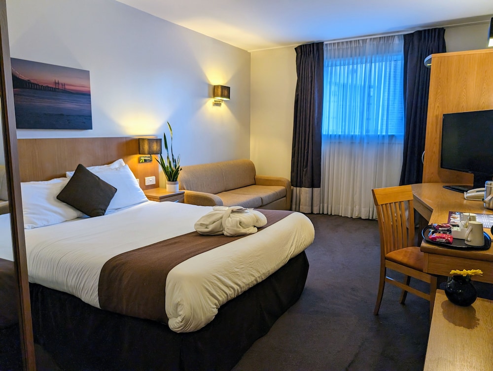 ROOM, QUEEN BED, SOFA, ACCESSIBLE