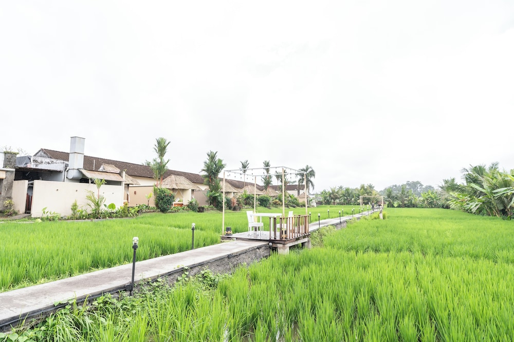 Alam Puisi Villa 61/66