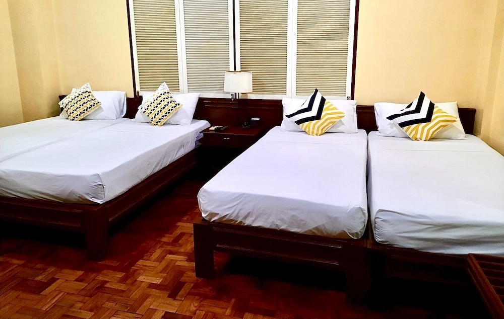 DELUXE, QUADRUPLE, MULTIPLE BEDS
