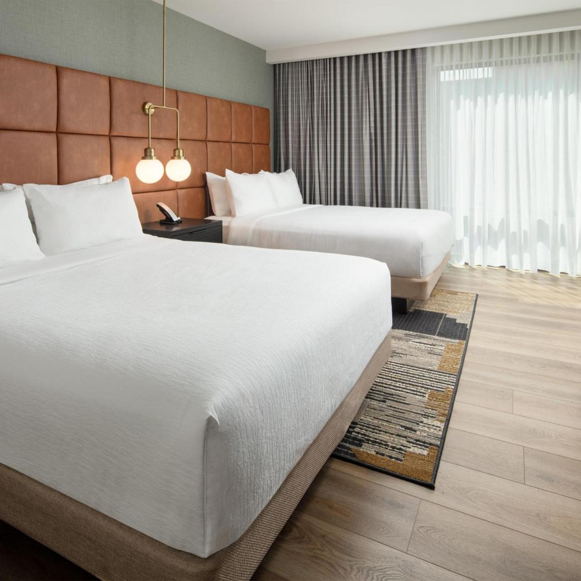 2 Rooms, Suite, King Bed, 2 Queen Beds, Accessible