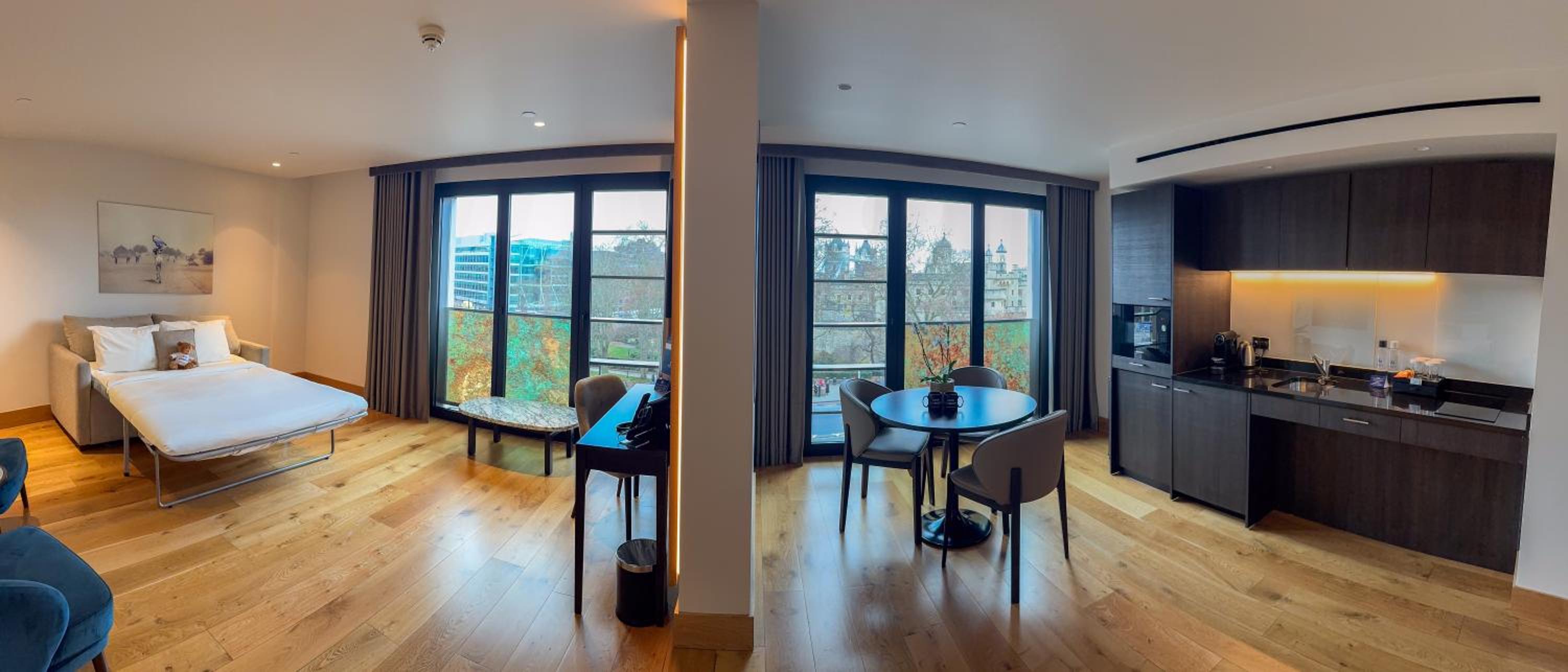 Signature, Suite, Queen Bed, Tower Bridge View, Sofa, Kitchen