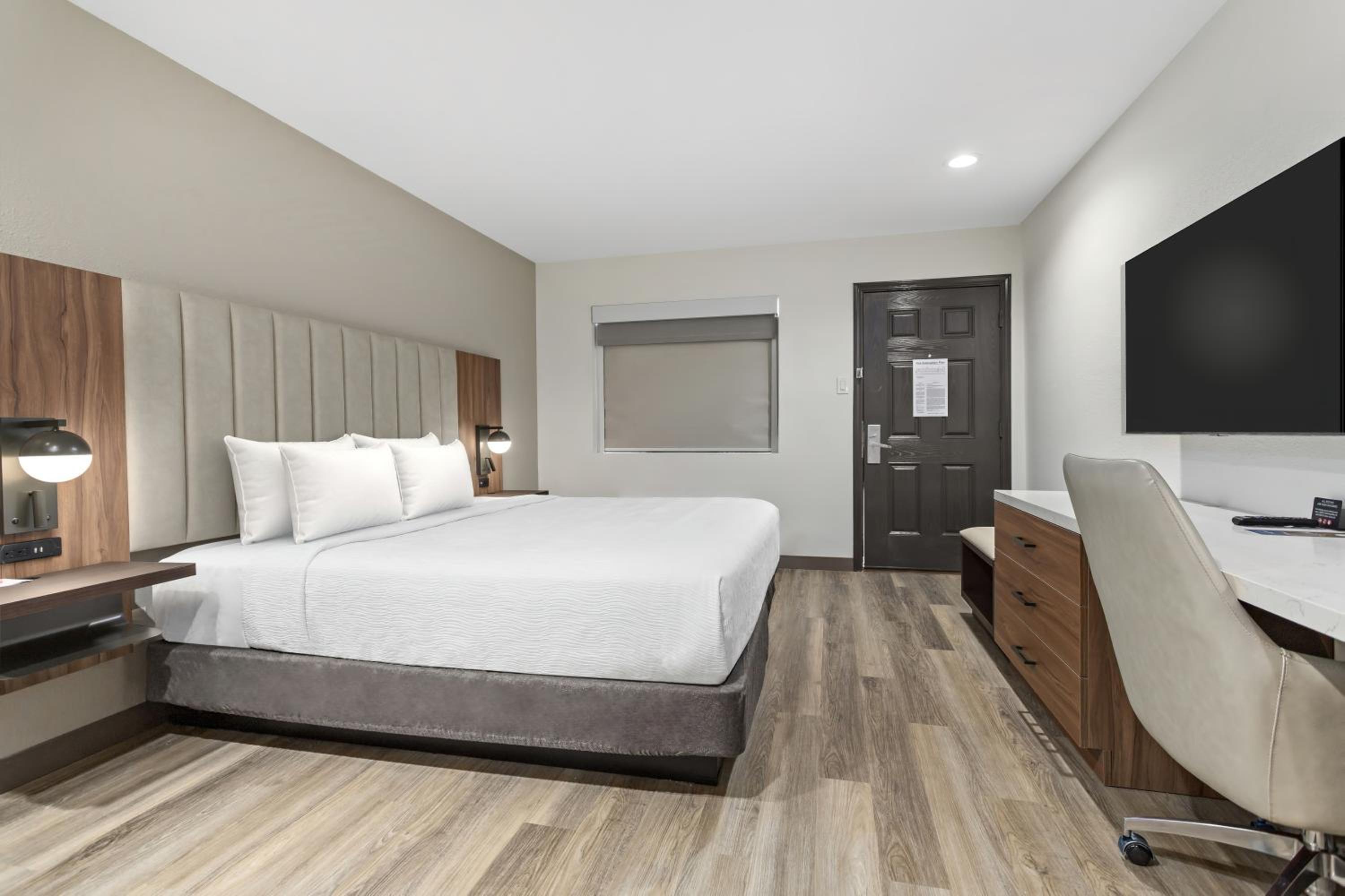 غرفة بريميوم بسرير كينج لذوي الإعاقة، Baymont by Wyndham Beaumont 3/10