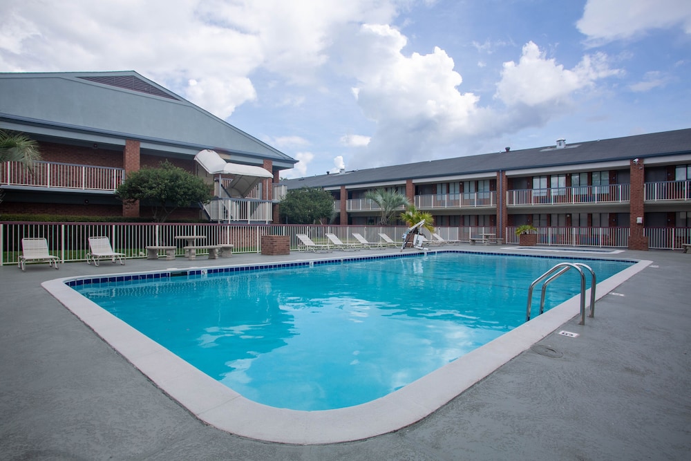 Days Inn By Wyndham Mobile I-65 22/25