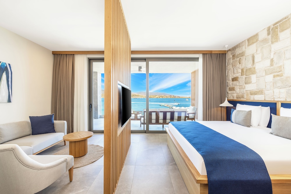 FAMILY SUITE WITH SEA VIEW