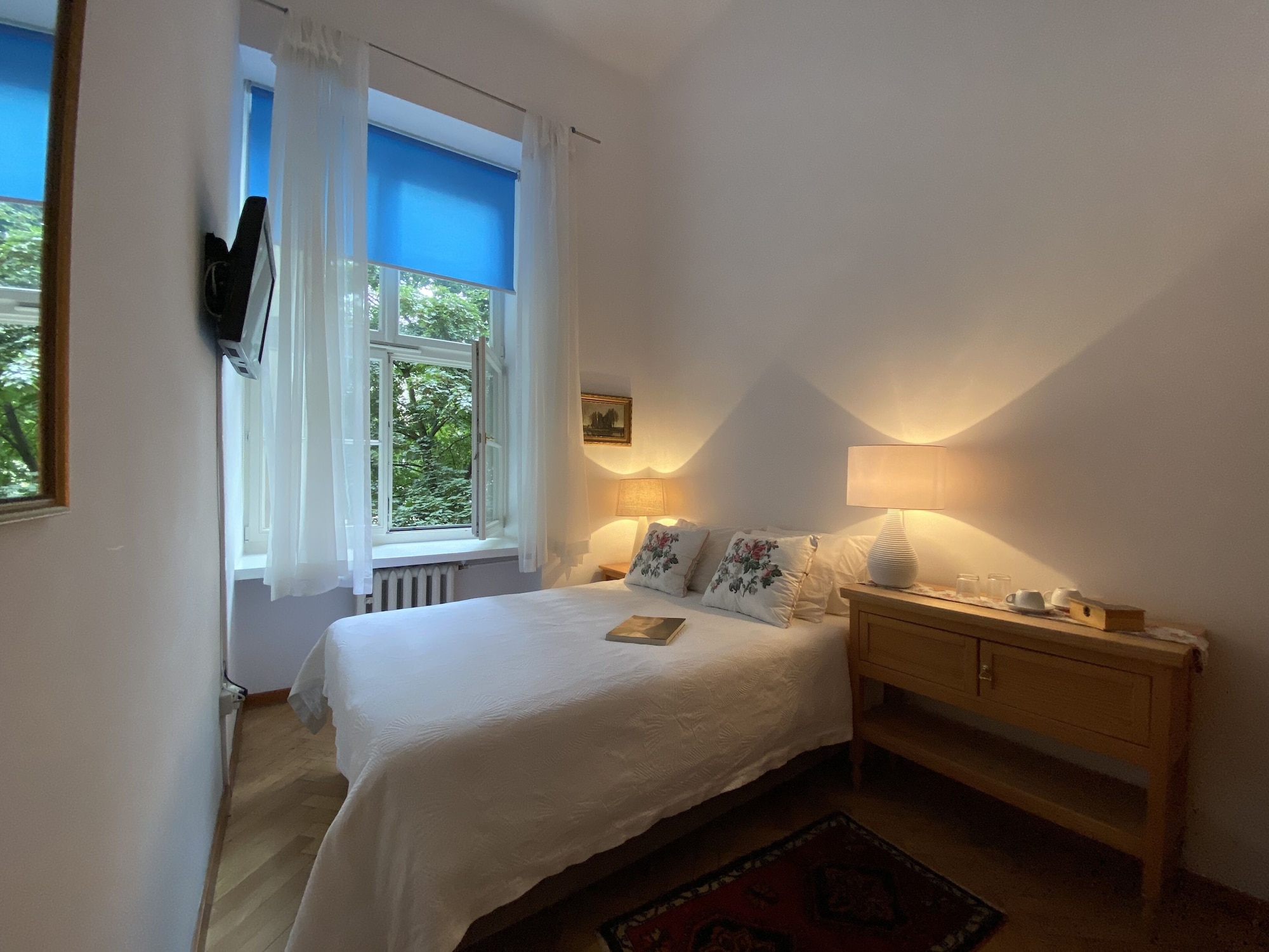 STANDARD, QUEEN BED