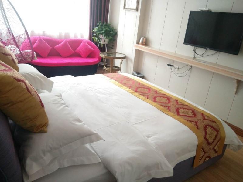 FEATURE, DOUBLE BED