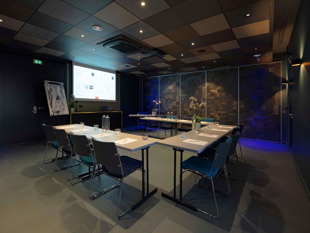 MERCURE ORLEANS CENTRE 52/62