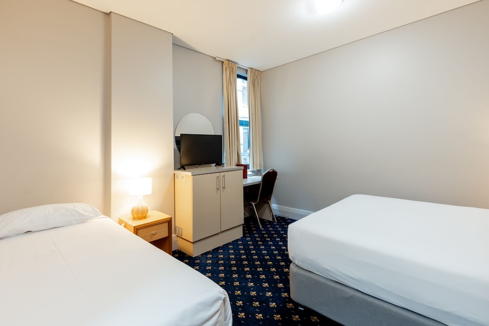 HOTEL CORONATION 14/50