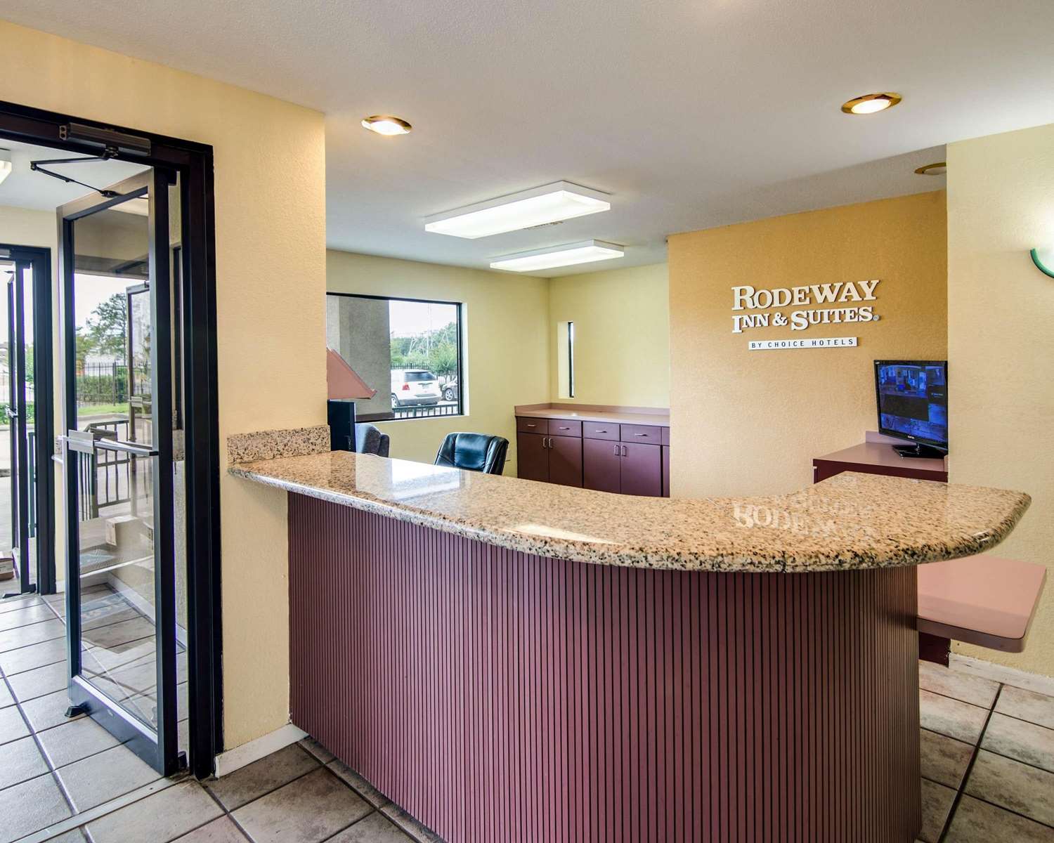 Rodeway Inn & Suites Hwy 290 NW 4/14