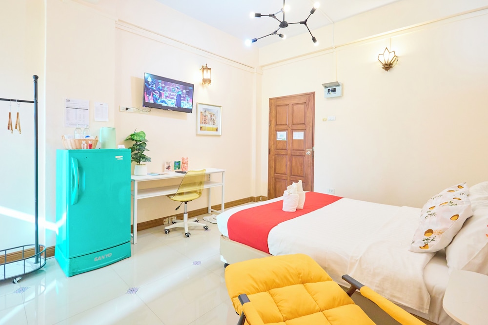 DELUXE, DOUBLE BED