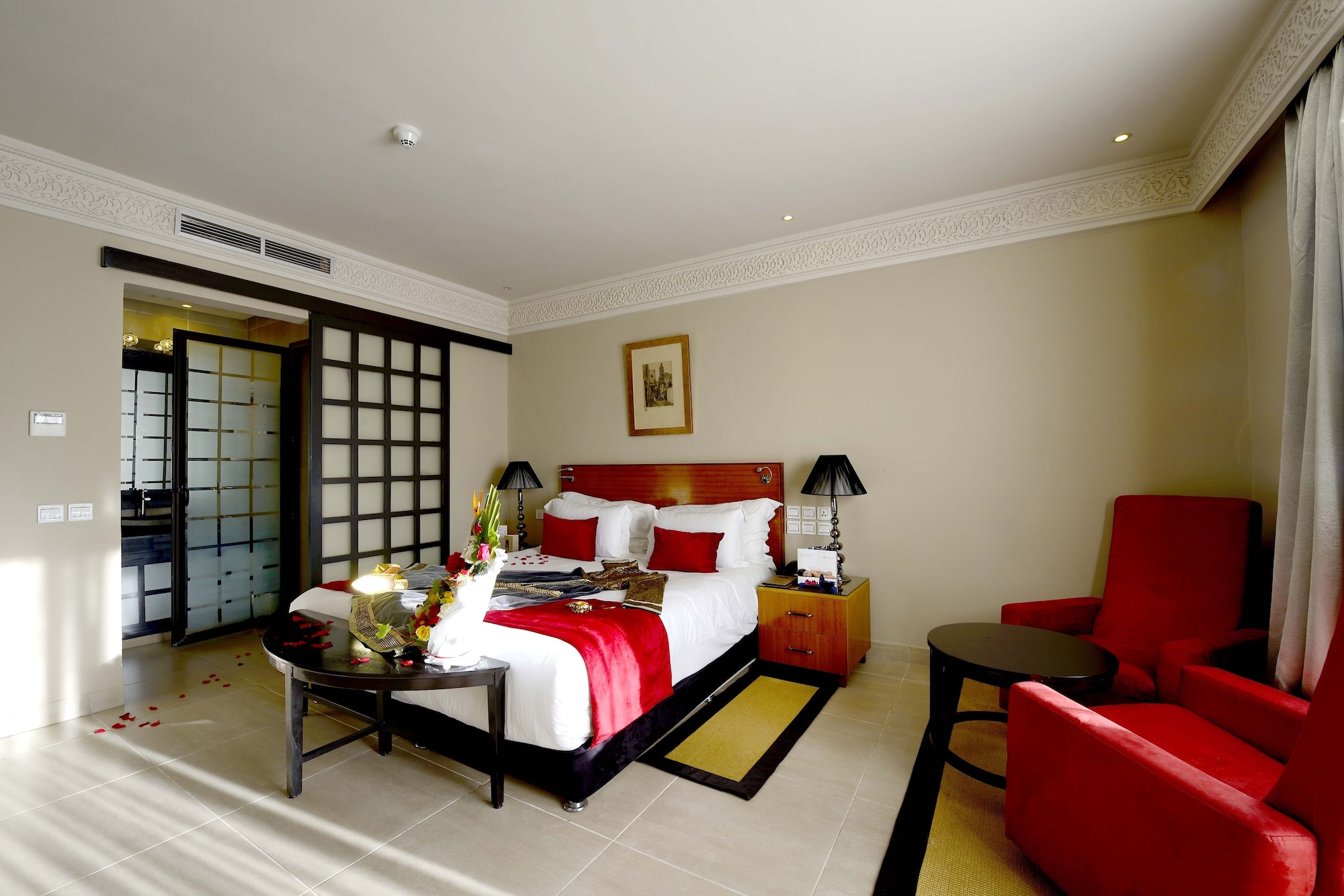 PACHA, SUITE, KING BED, 2 SOFA