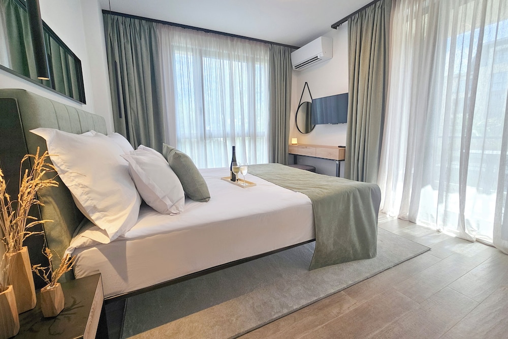 Azur Premium Resort 35/75