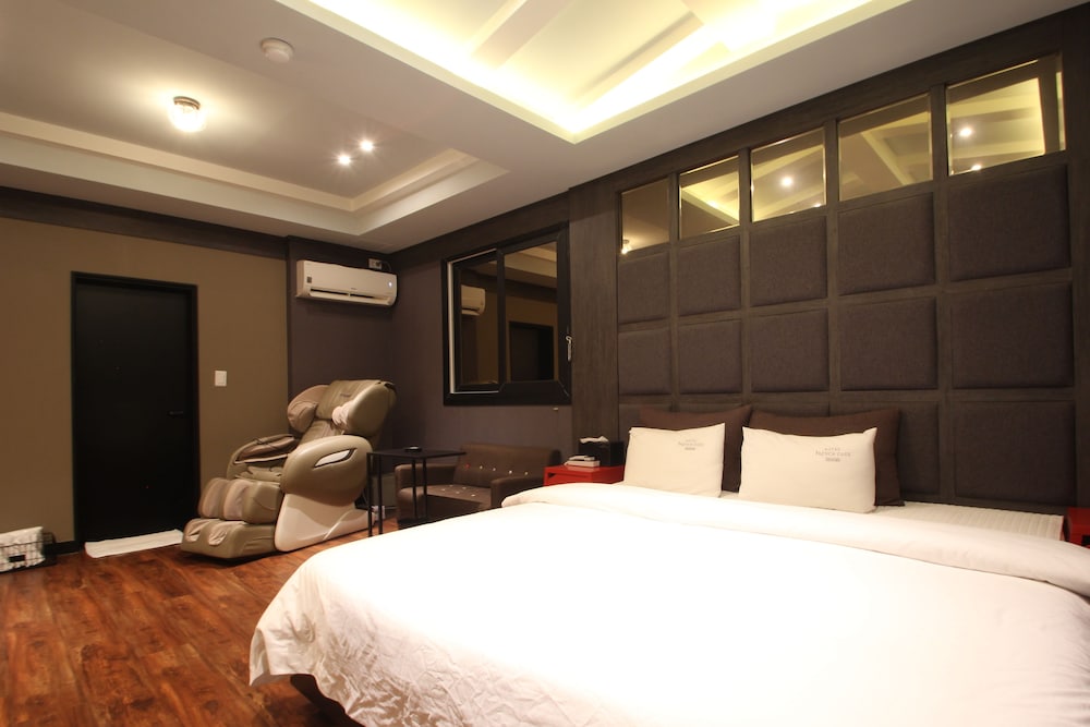 French Code Hotel 20/63