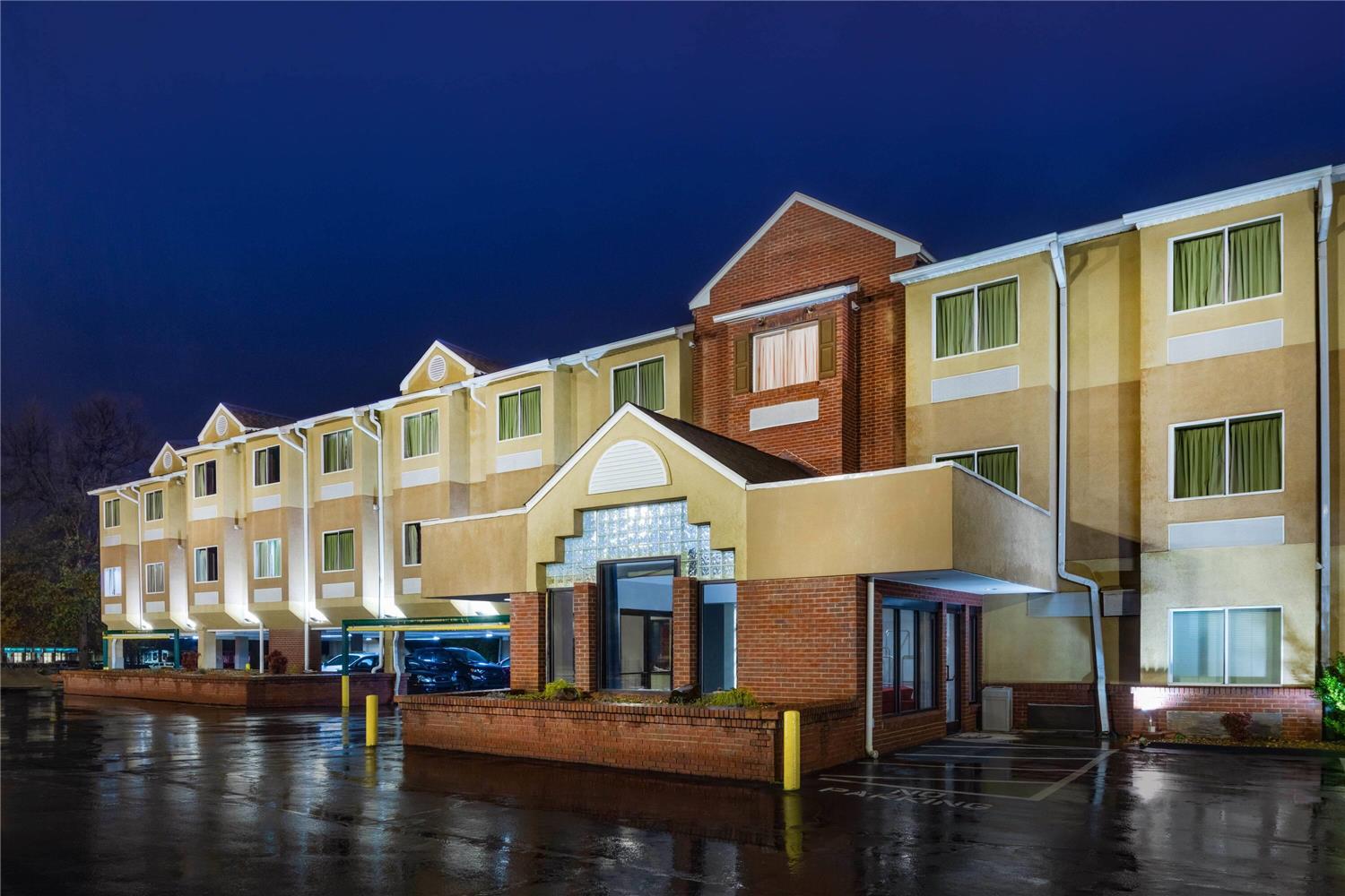 Microtel Inn Suites By Wyndham Cornelius Lake Norman 19/23