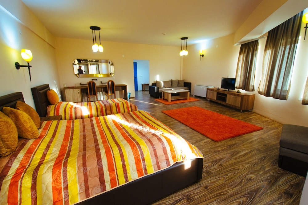 Kristal Palace Hotel 29/71