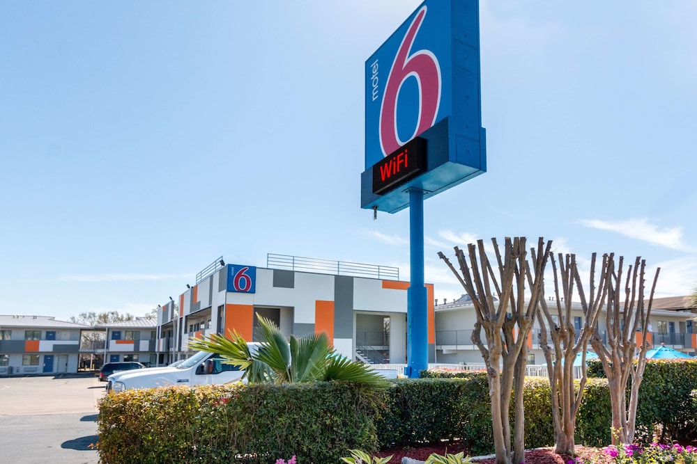 Motel6 Austin, TX - Airport - South 14/58