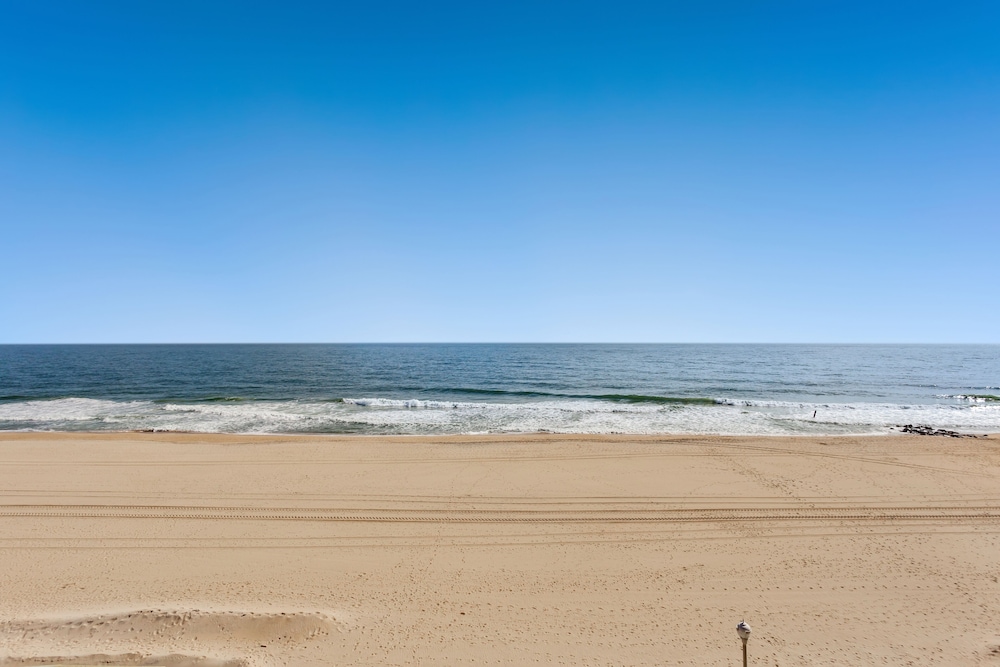 Americana Hotel Oceanfront 61/68