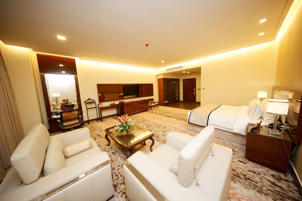 Royal Swiss Lahore 52/65