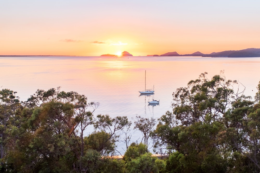 Bannisters Port Stephens 64/72