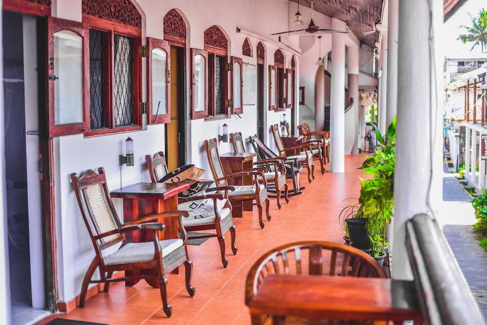 Mrs Wijenayake's Beach Haven Guest House 22/34