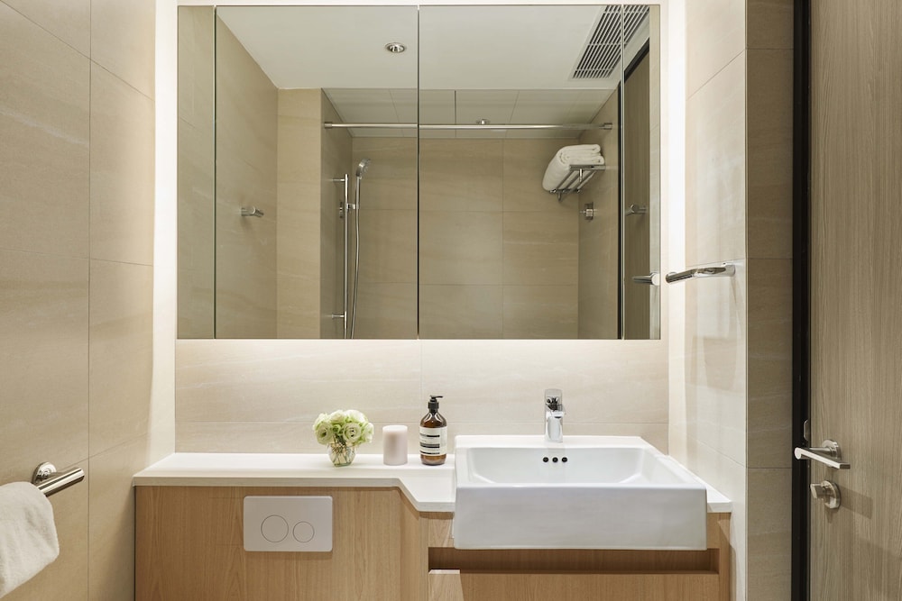 CM+ Hotels and Serviced Apartments 42/44