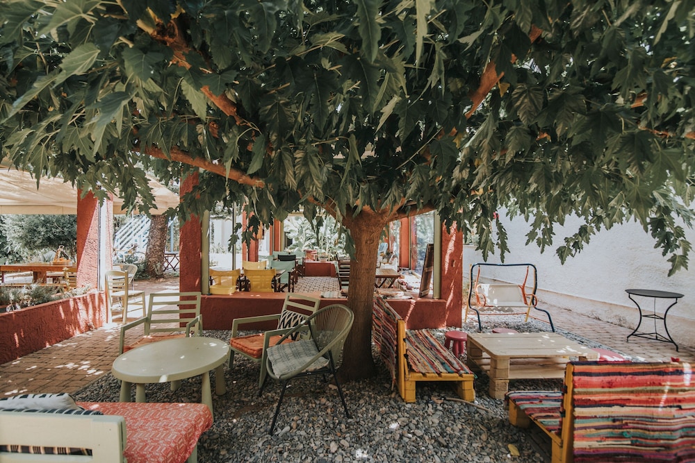 Saronis Hotel 39/50
