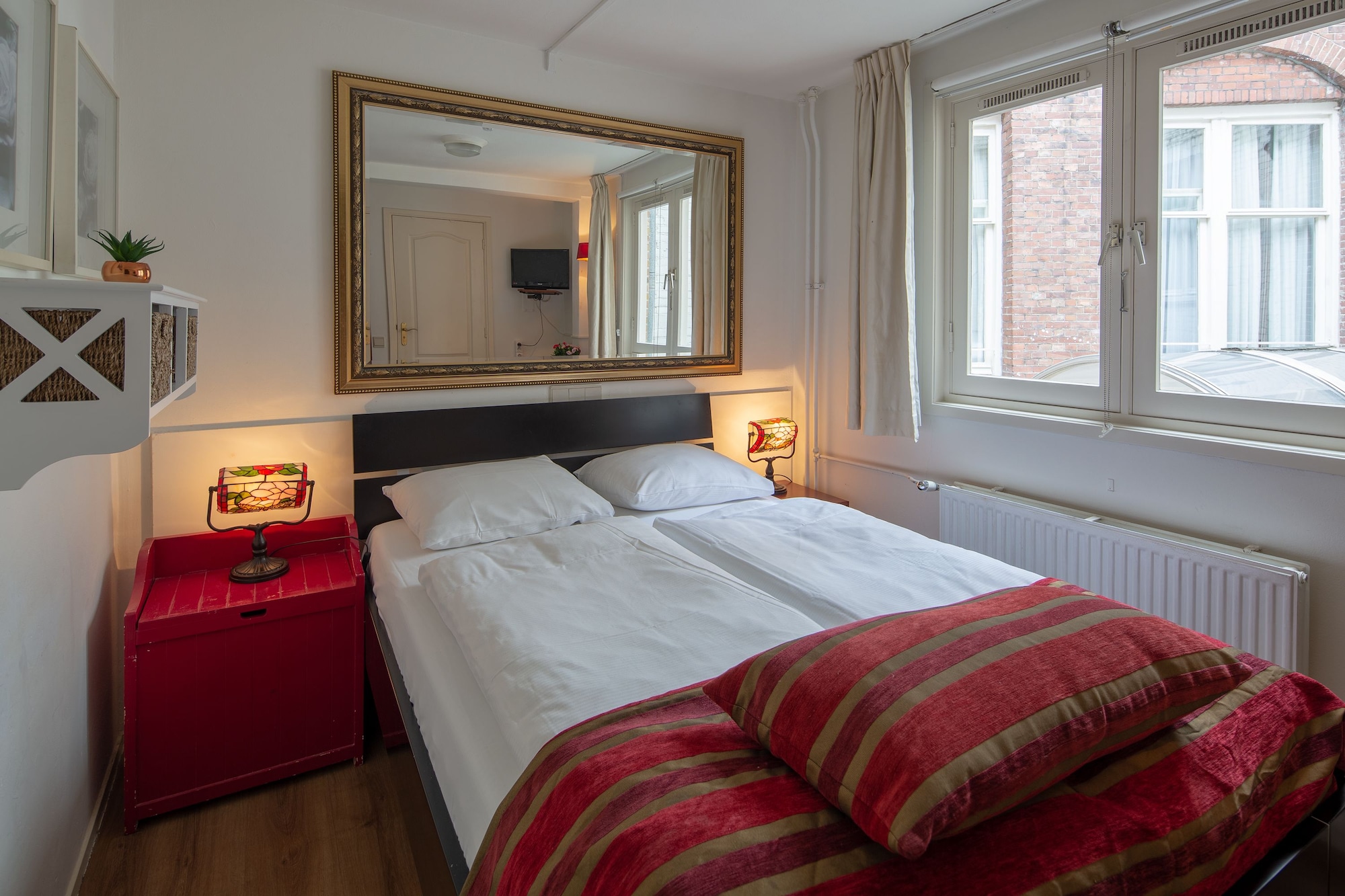 STANDARD, TWIN BEDS
