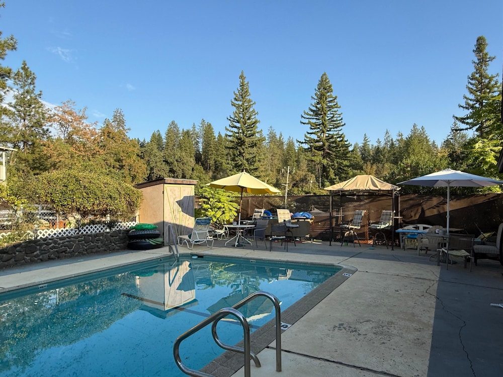 Columbia Inn Motel CA 49 31/47
