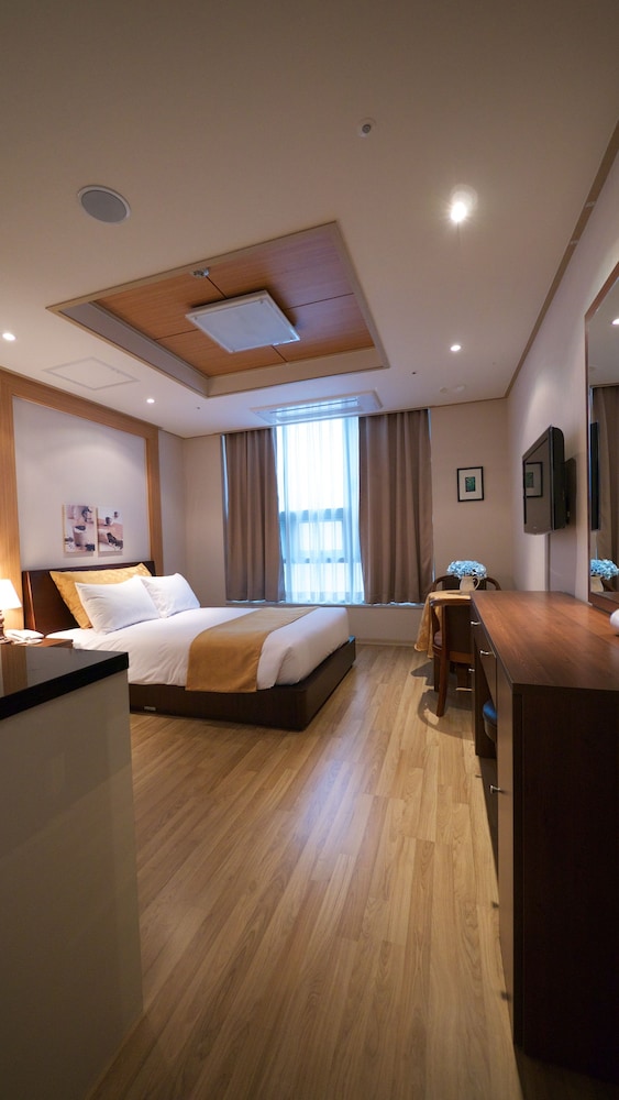 The Hotel Yeong Jong 16/50