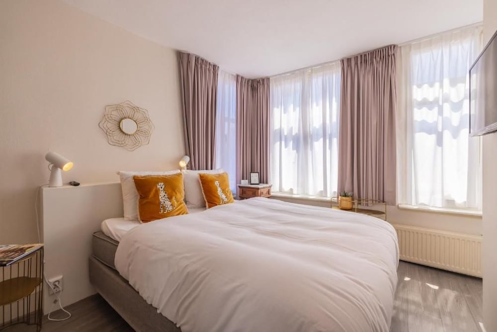 LOT Hotel 1/20