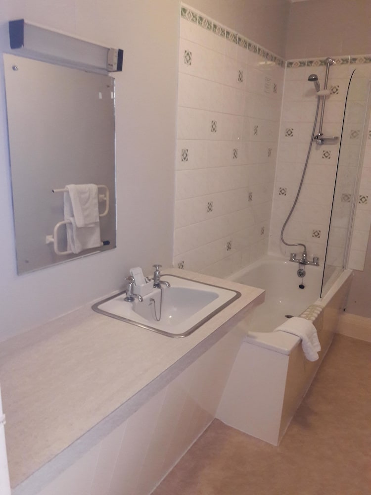 Royal Lion Hotel 23/27