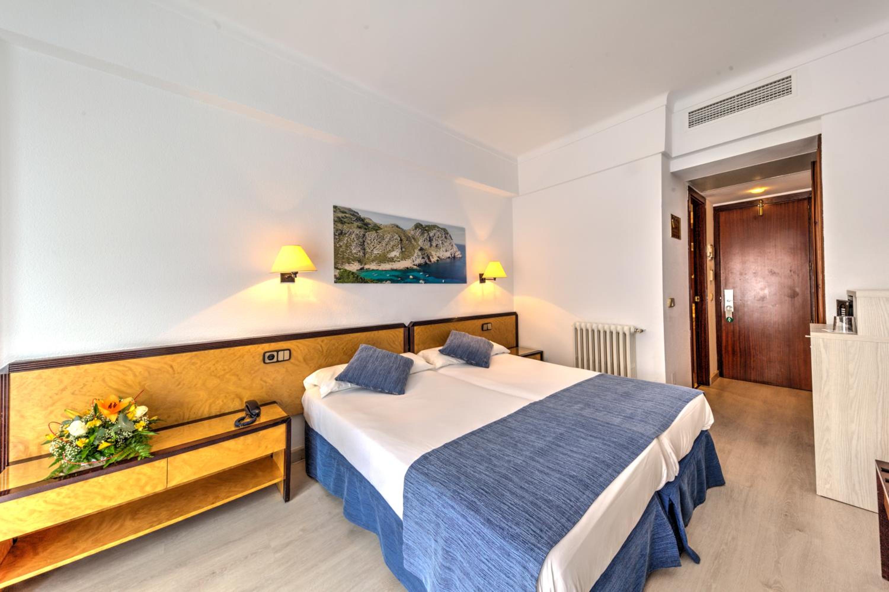Room, Double Bed, Lateral Side Sea View، Hotel Voramar Mallorca 3/7