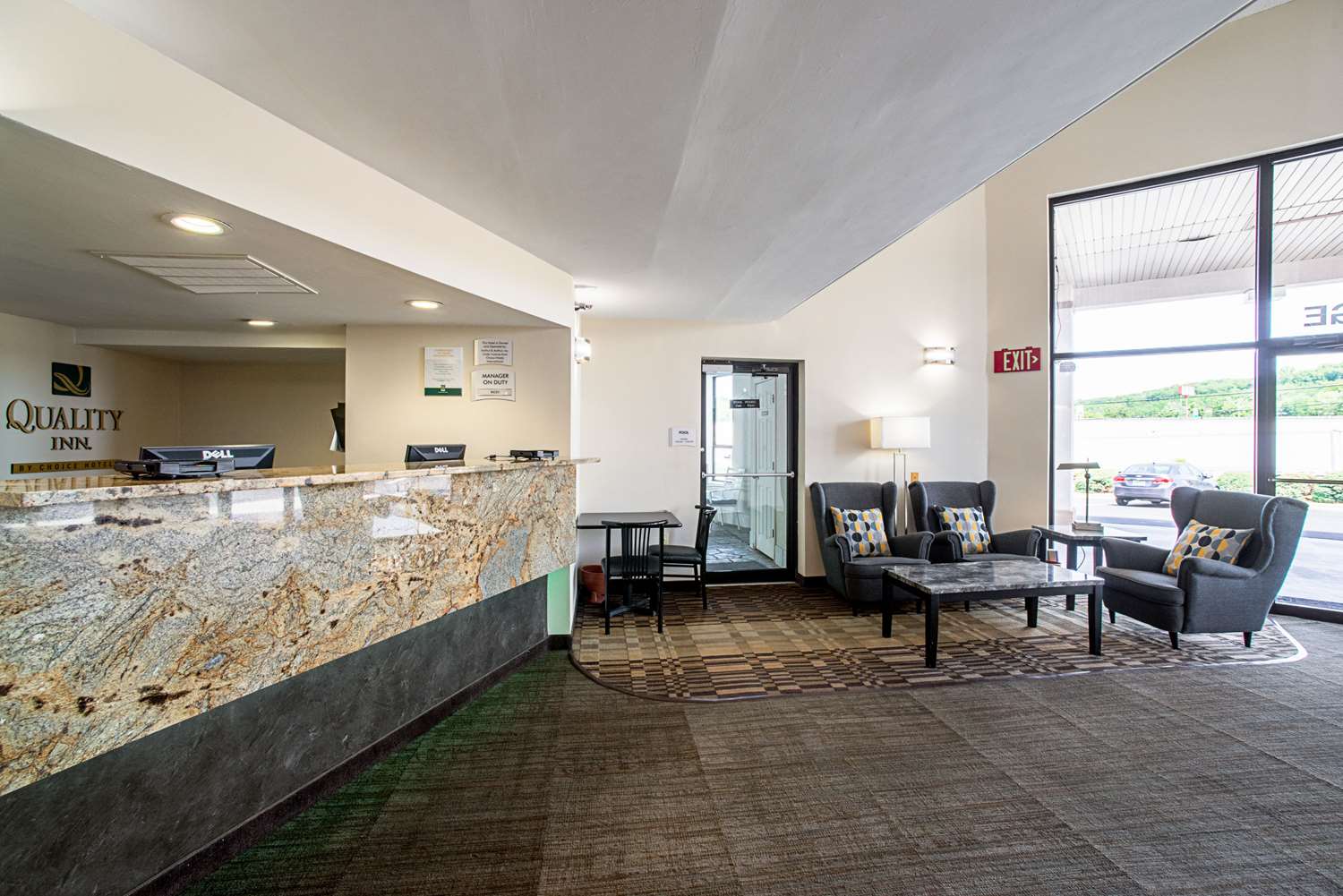 Quality Inn Near Six Flags St. Louis 18/24