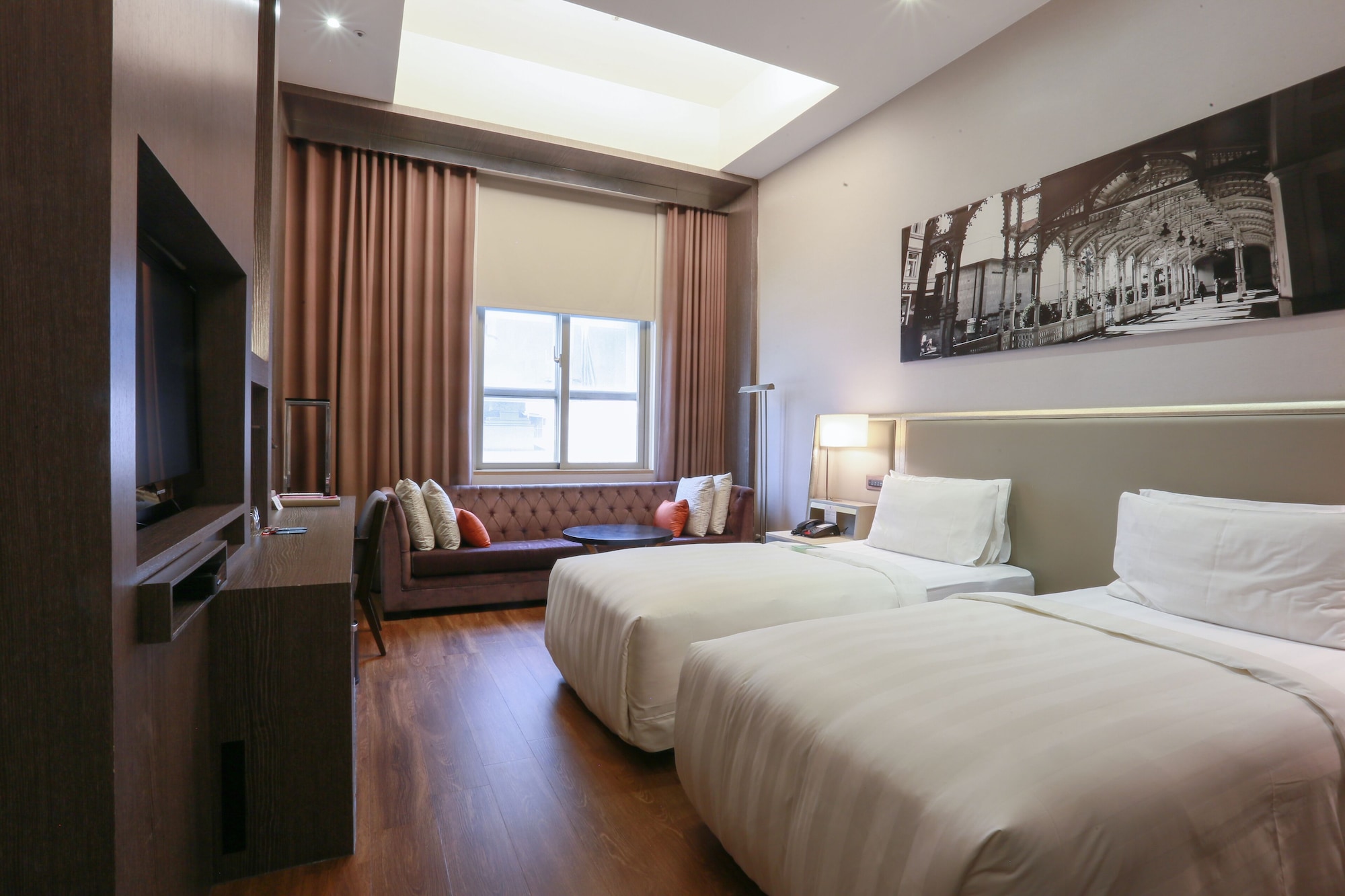 DELUXE, TWIN BEDS
