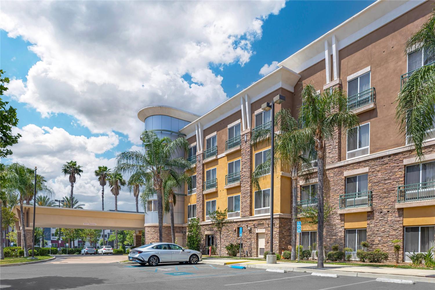 Comfort Suites Ontario Airport Convention Center 14/18