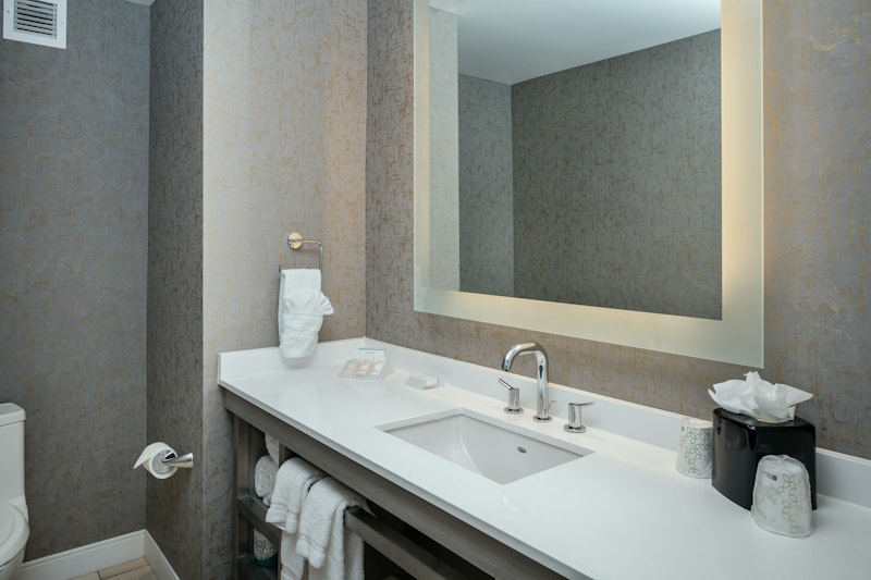Hilton Garden Inn Seattle Bellevue Downtown 70/70
