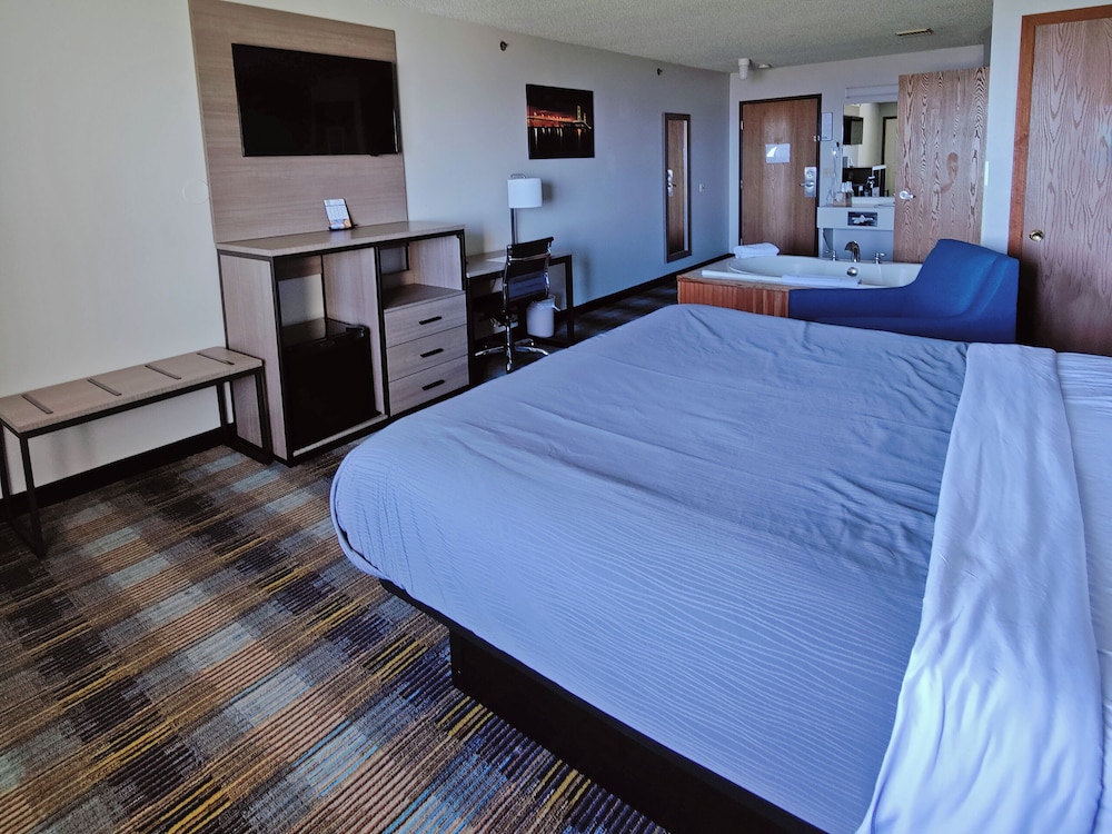 AmericInn by Wyndham Saint Ignace 14/56