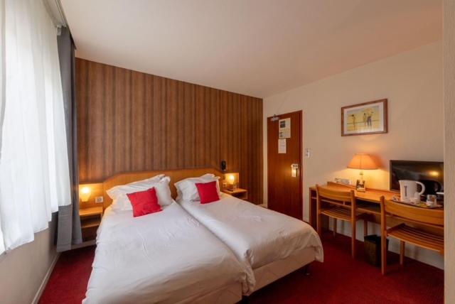 Room, Triple