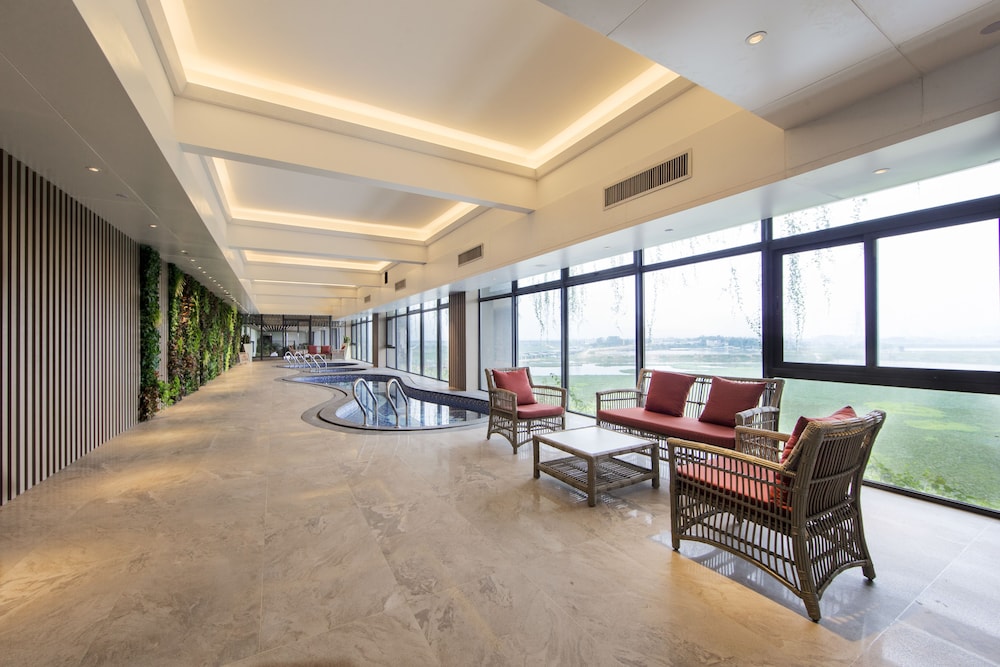 Fengyue Hotel 30/47