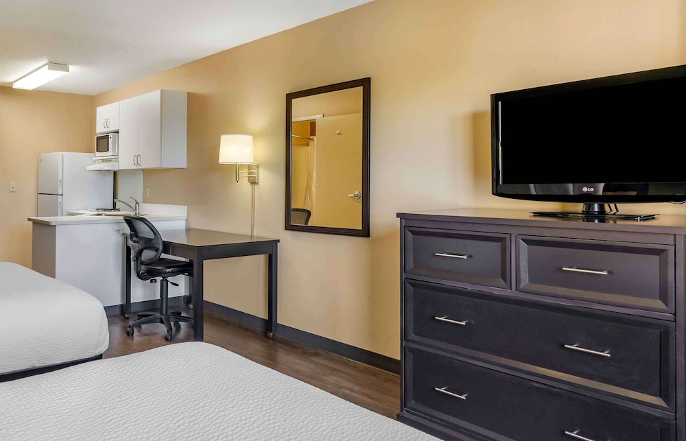 Extended Stay America Suites St Petersburg Clearwater ExecDr 43/53