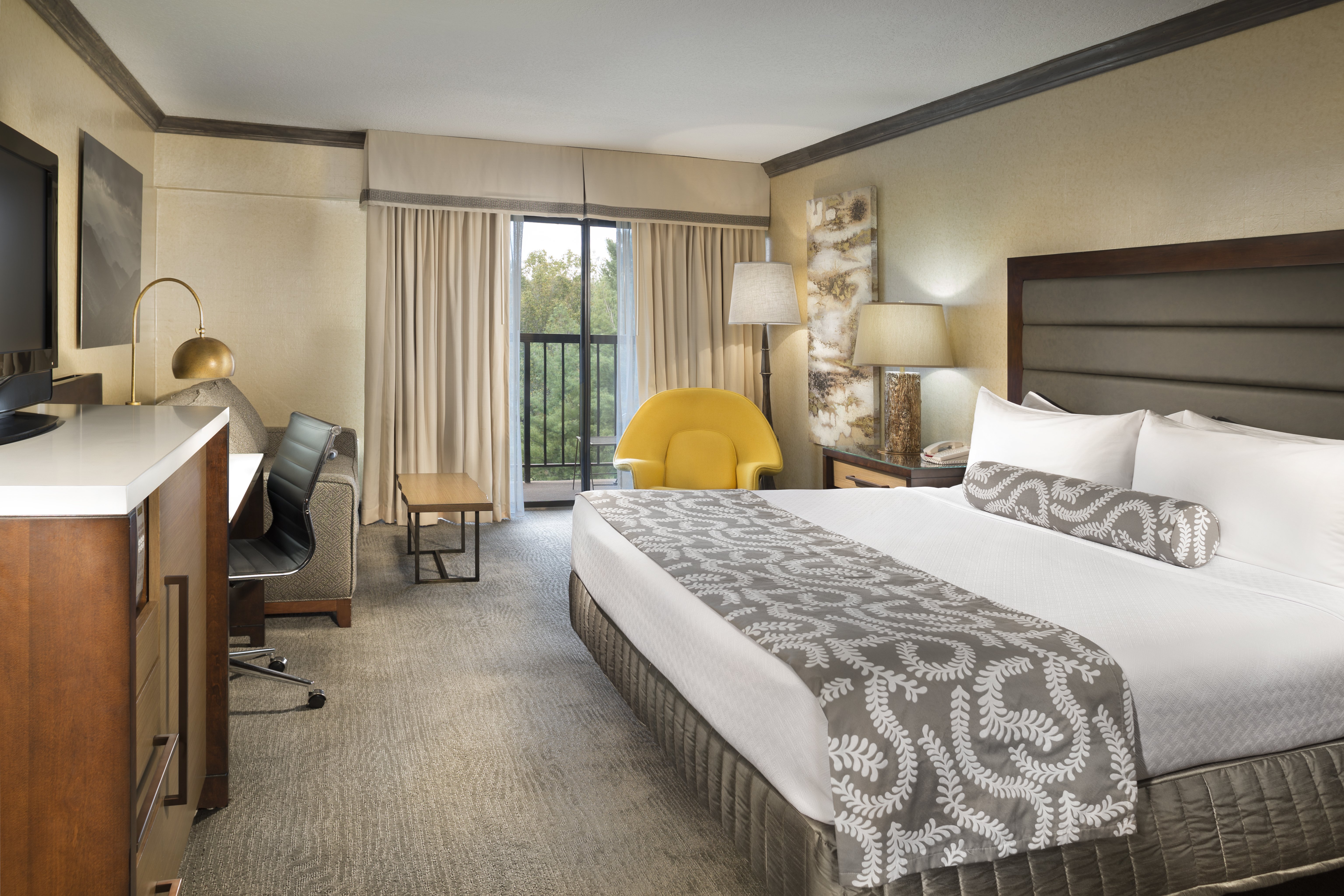 Standard, King Bed, Pool Access