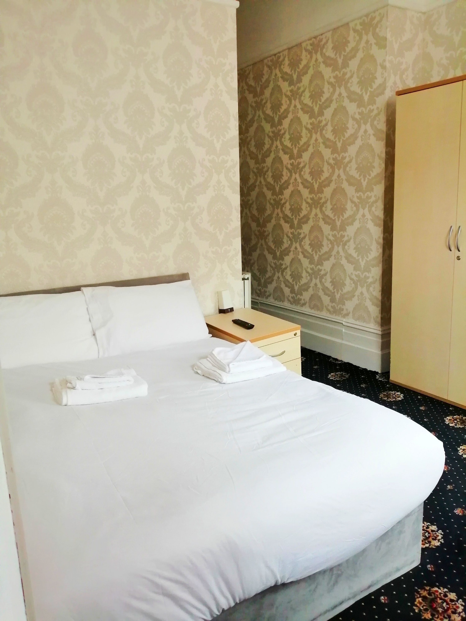 STANDARD, DOUBLE BED, CITY VIEW