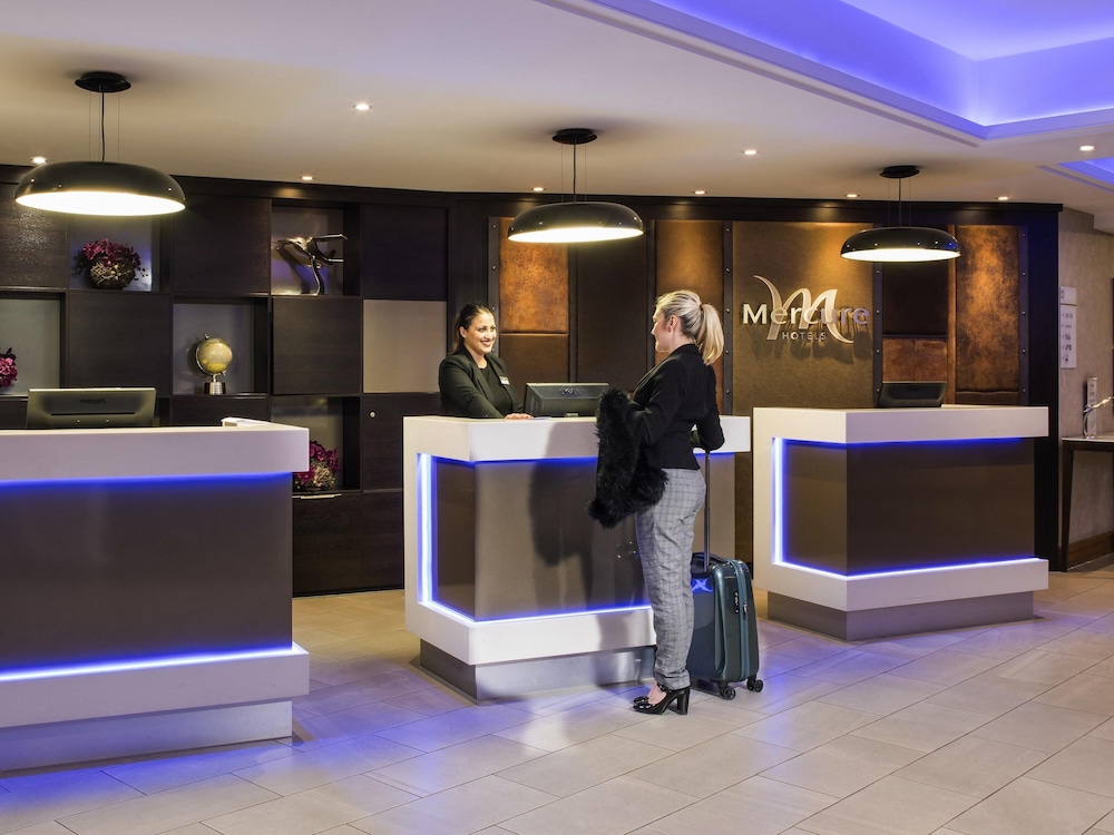 Mercure London Heathrow 8/68