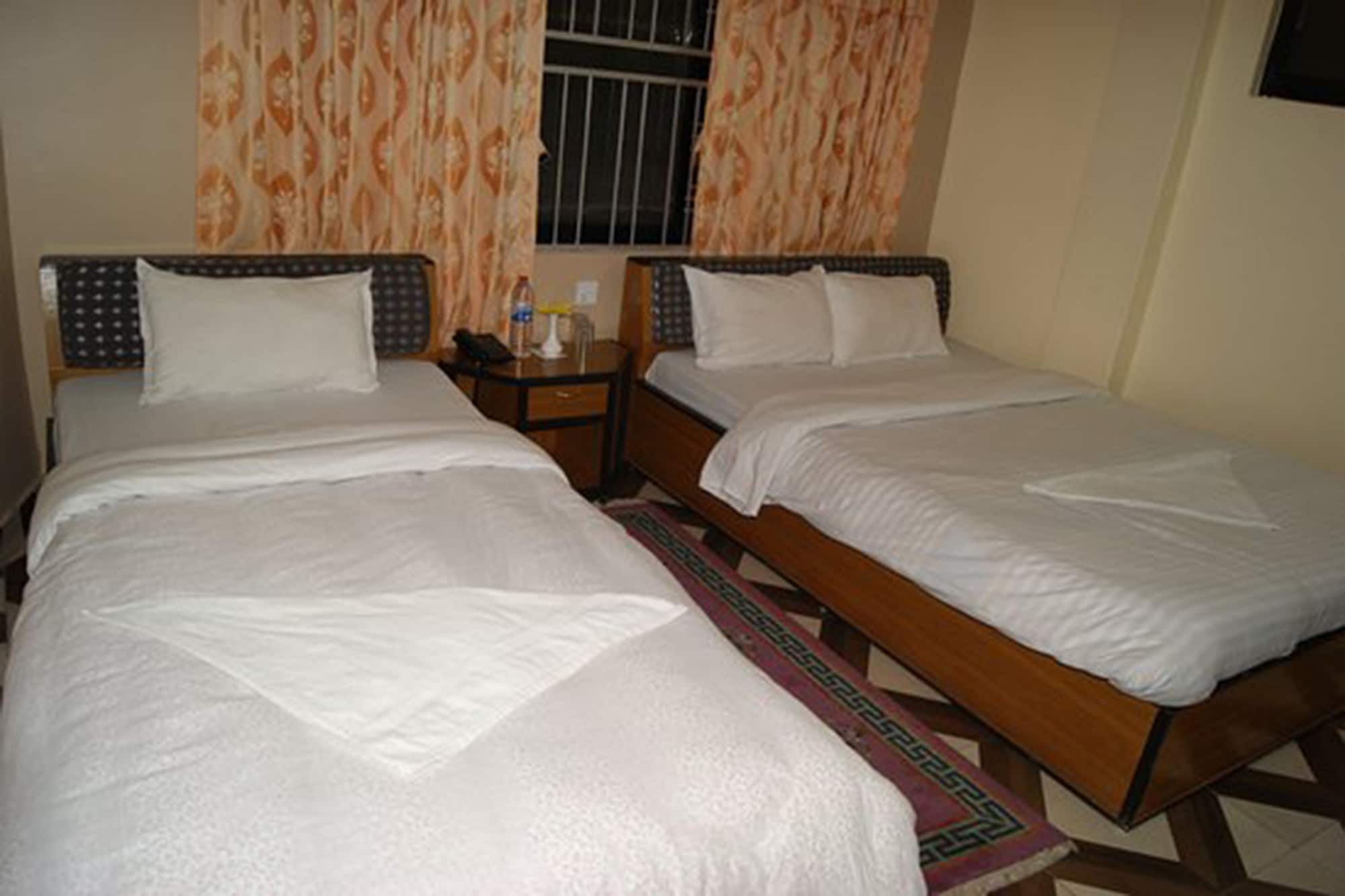 ROOM, DOUBLE BED