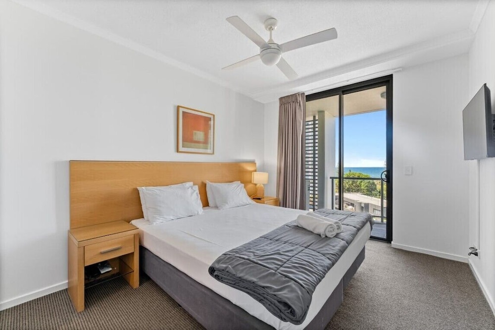 Swell Resort Burleigh Beach 14/50