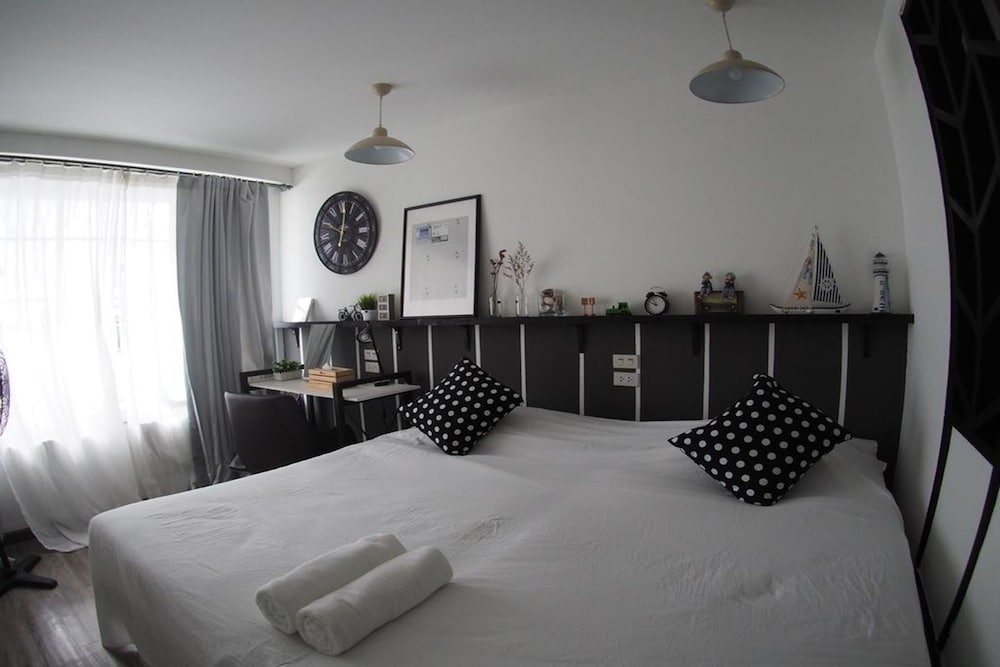 Jetty Huahin Hostel 24/77