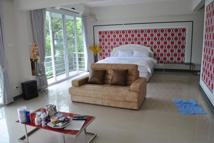 O.U.M. Hotel 16/34