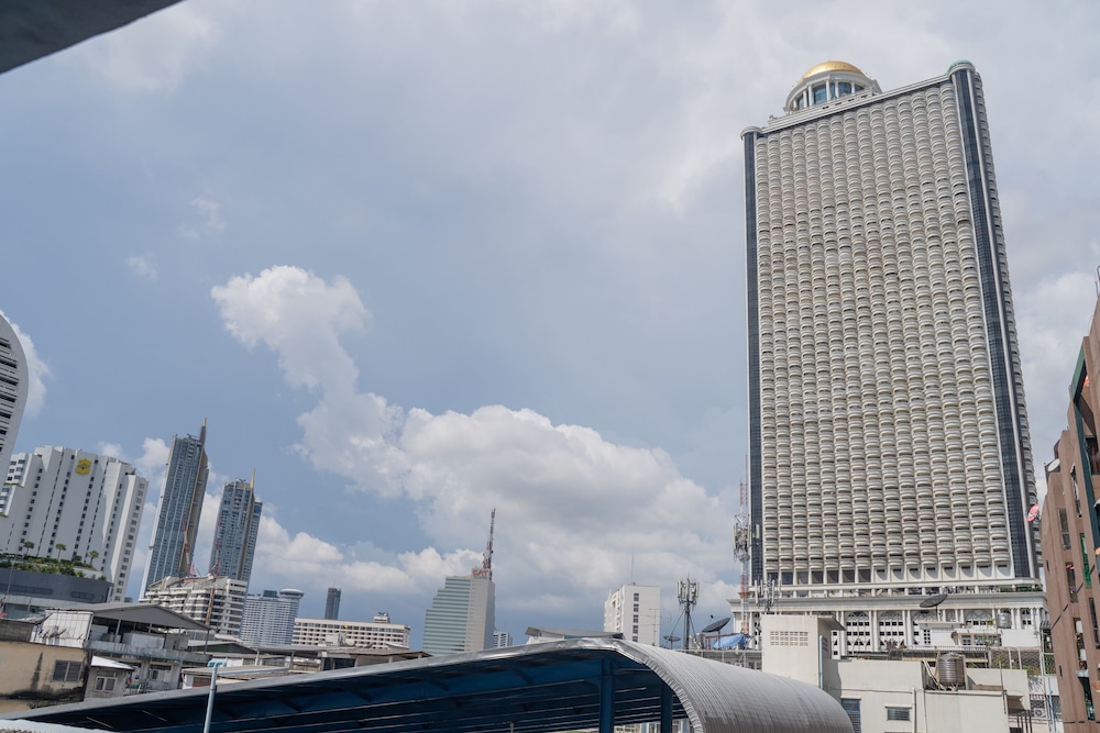 Sathorn Terrace Apartment 6/50
