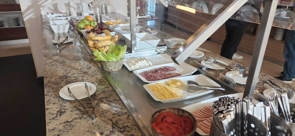 Hyatt Place Santiago Vitacura 45/56
