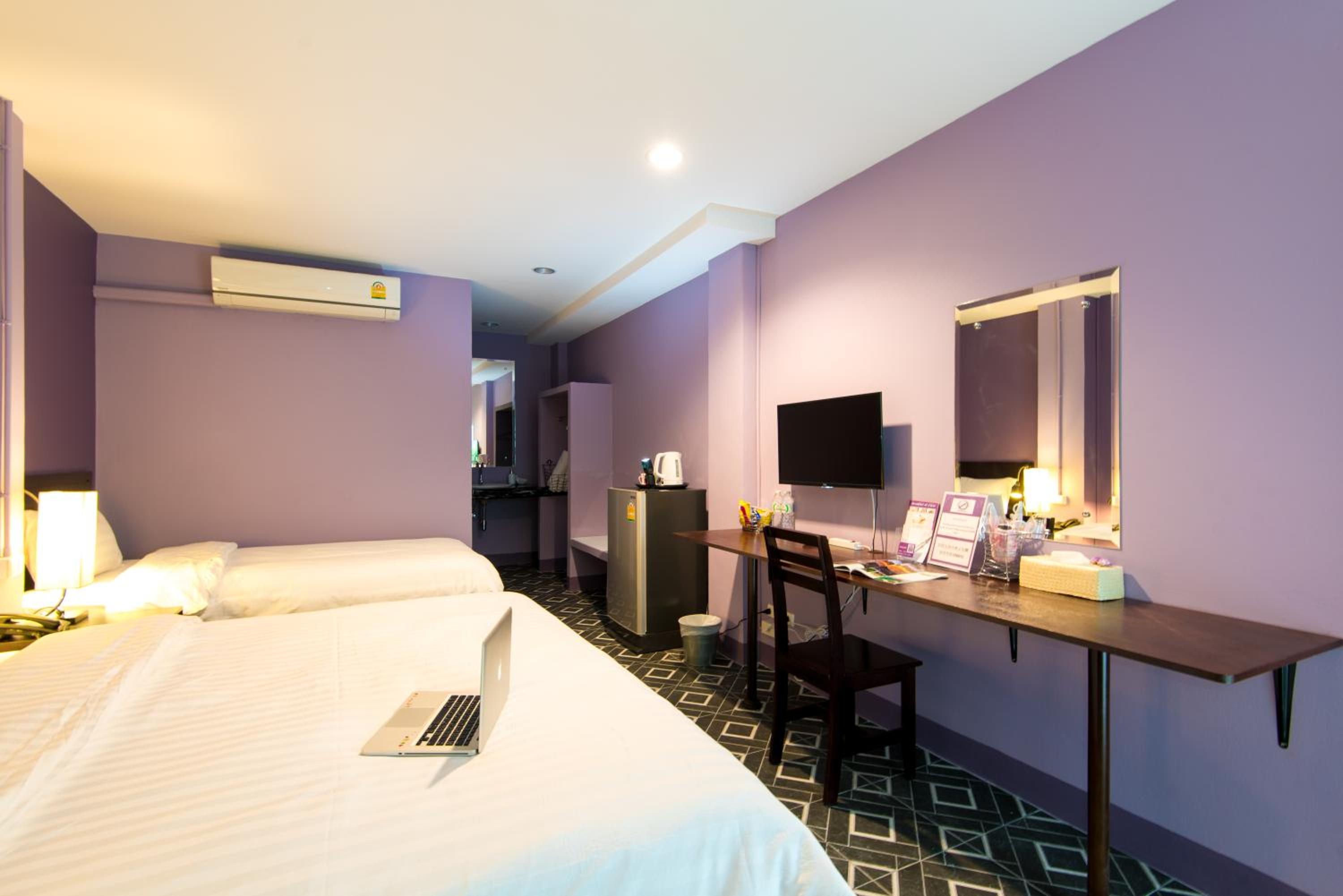 Room, Triple